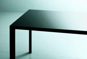 RAM tafel van Porro ontworpen door Decoma Design